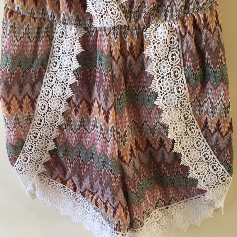 HP 3/17 Beautiful Lacy Romper - Picture 4 of 8